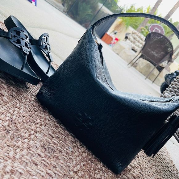New Tory Burch Thea mini hobo bag 🖤 - Picture 4 of 8